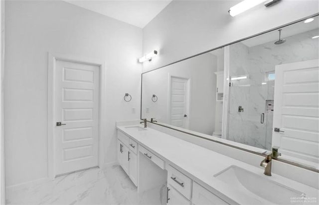 3121 E Kennedy Avenue, Alton, TX 78573