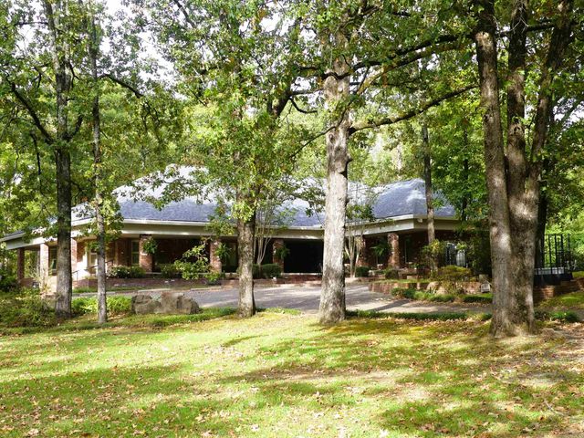 2205 Church Avenue, Mena, AR 71953