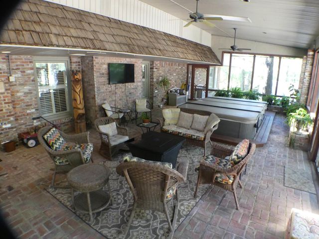 2205 Church Avenue, Mena, AR 71953