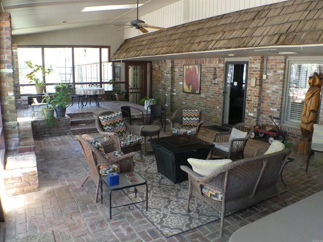 2205 Church Avenue, Mena, AR 71953