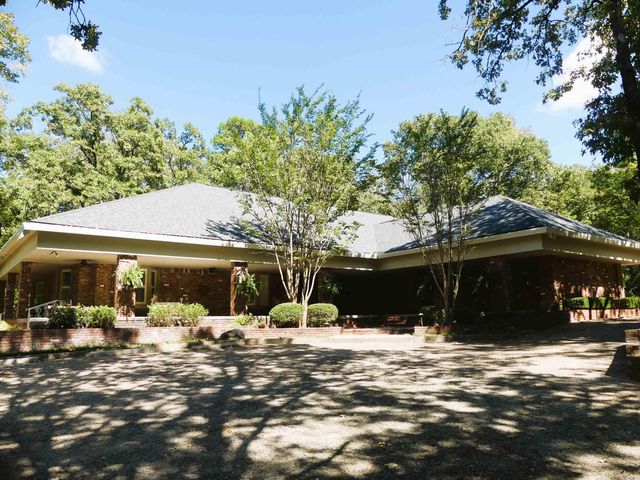 2205 Church Avenue, Mena, AR 71953