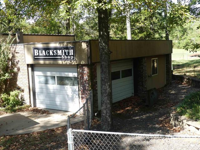 2205 Church Avenue, Mena, AR 71953
