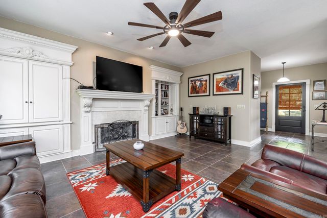 93 Cifuentes Way, Hot Springs Village, AR 71909