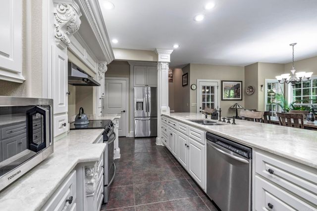 93 Cifuentes Way, Hot Springs Village, AR 71909