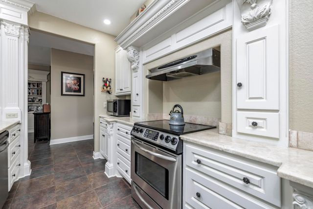 93 Cifuentes Way, Hot Springs Village, AR 71909
