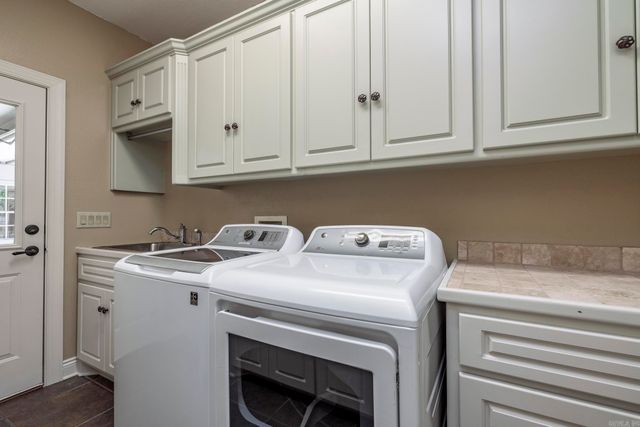 93 Cifuentes Way, Hot Springs Village, AR 71909