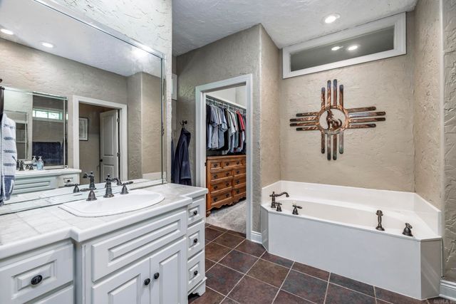 93 Cifuentes Way, Hot Springs Village, AR 71909