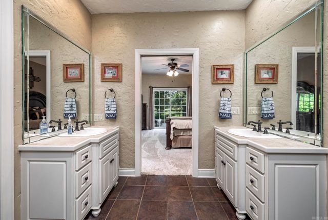 93 Cifuentes Way, Hot Springs Village, AR 71909