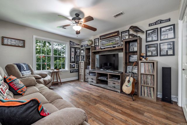 93 Cifuentes Way, Hot Springs Village, AR 71909