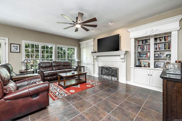 93 Cifuentes Way, Hot Springs Village, AR 71909