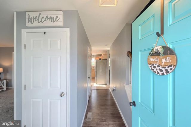 35 RYAN LN, Mount Wolf, PA 17347
