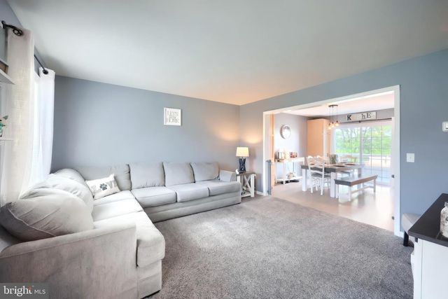 35 RYAN LN, Mount Wolf, PA 17347