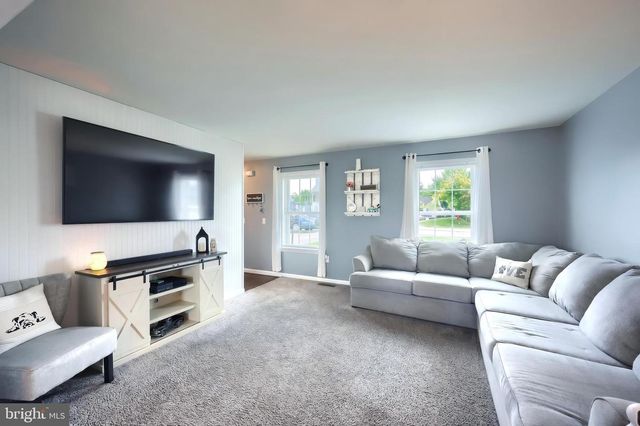 35 RYAN LN, Mount Wolf, PA 17347