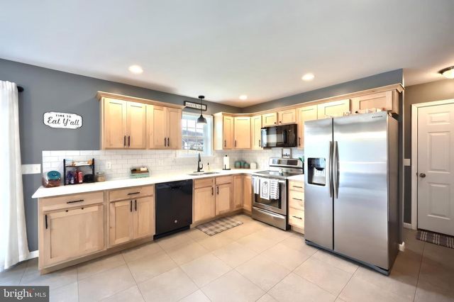 35 RYAN LN, Mount Wolf, PA 17347