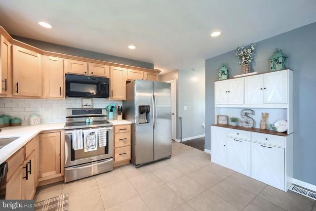 35 RYAN LN, Mount Wolf, PA 17347