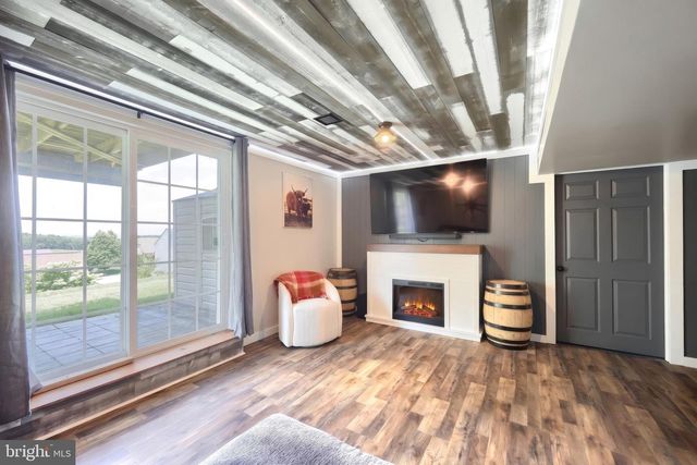 35 RYAN LN, Mount Wolf, PA 17347