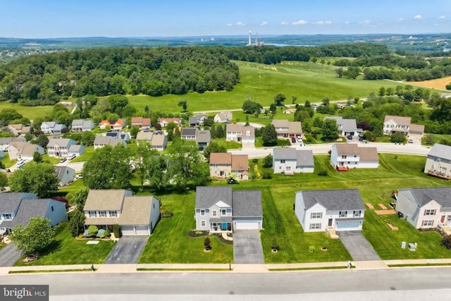35 RYAN LN, Mount Wolf, PA 17347