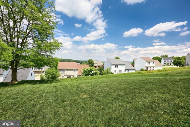 35 RYAN LN, Mount Wolf, PA 17347