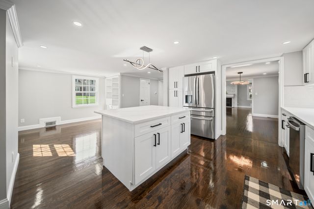38 Roberts Lane, West Hartford, CT 06107