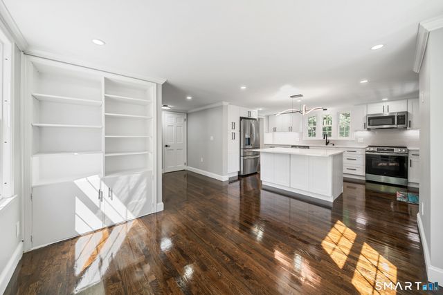 38 Roberts Lane, West Hartford, CT 06107