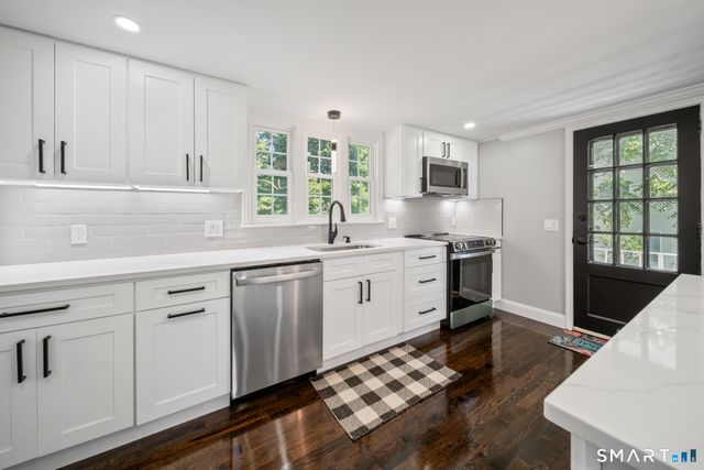 38 Roberts Lane, West Hartford, CT 06107