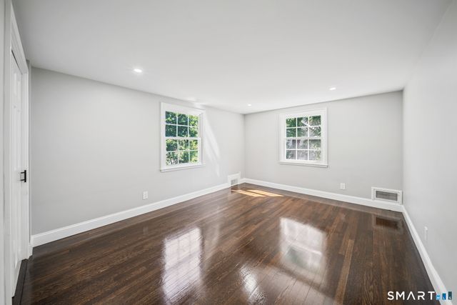 38 Roberts Lane, West Hartford, CT 06107