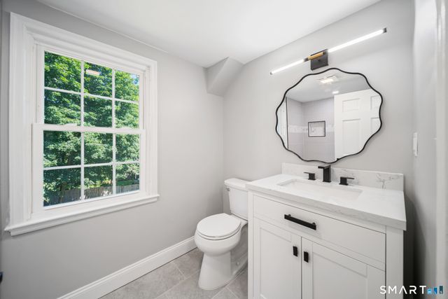 38 Roberts Lane, West Hartford, CT 06107