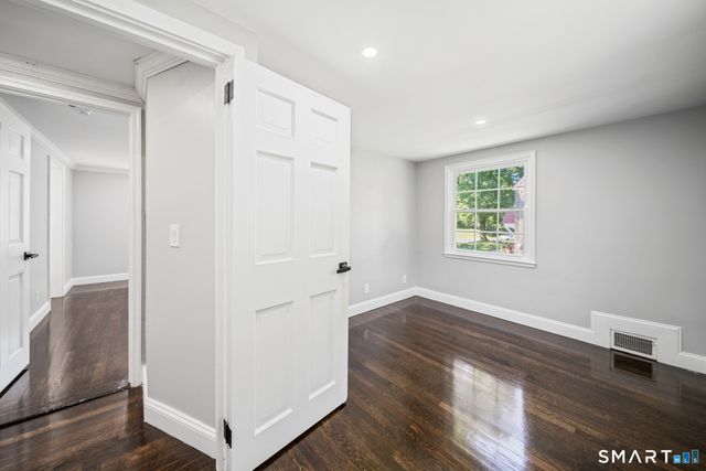 38 Roberts Lane, West Hartford, CT 06107