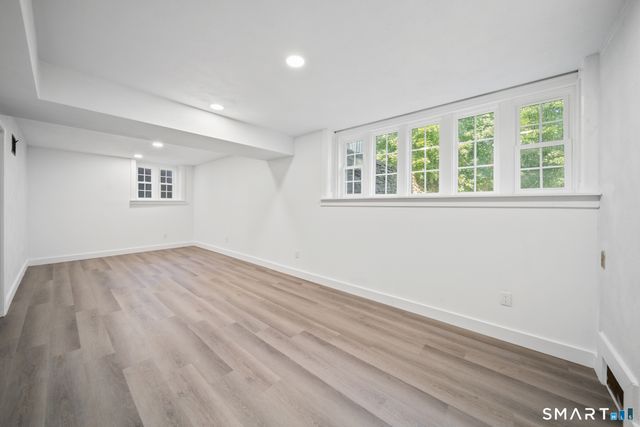 38 Roberts Lane, West Hartford, CT 06107