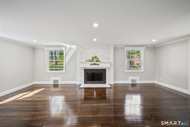 38 Roberts Lane, West Hartford, CT 06107