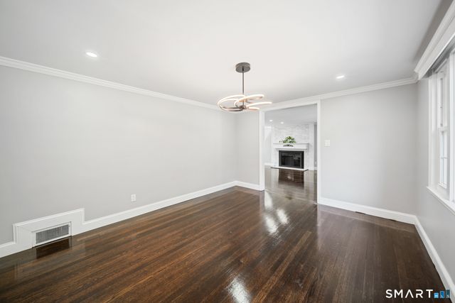 38 Roberts Lane, West Hartford, CT 06107