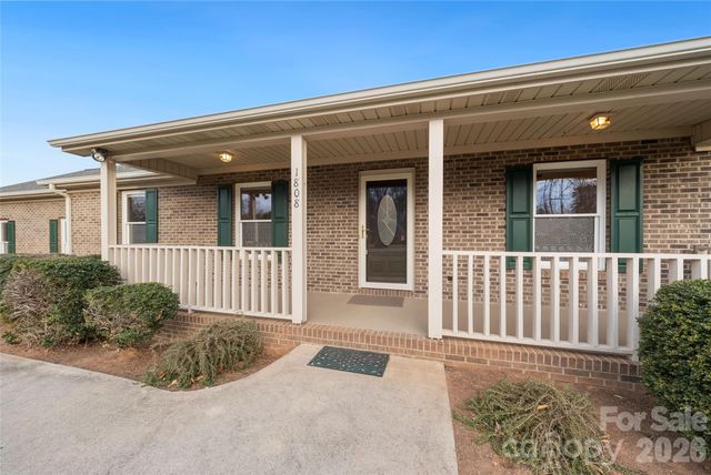 1808 Cameron Heights Circle, Denver, NC 28037