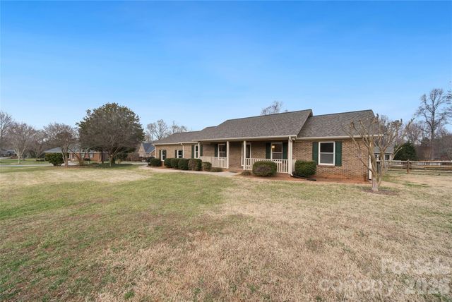 1808 Cameron Heights Circle, Denver, NC 28037