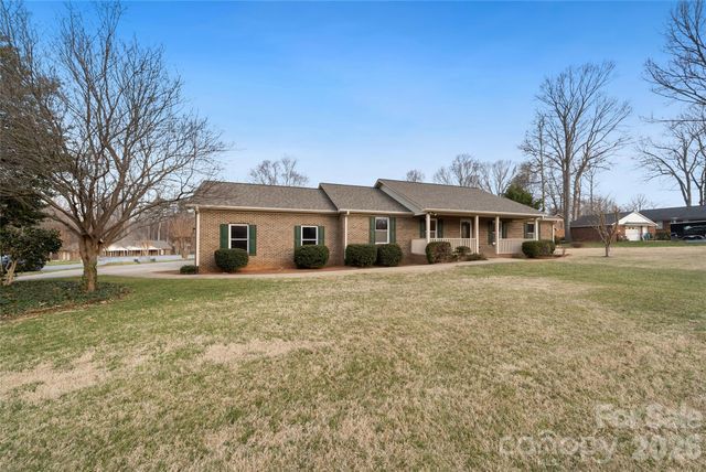 1808 Cameron Heights Circle, Denver, NC 28037