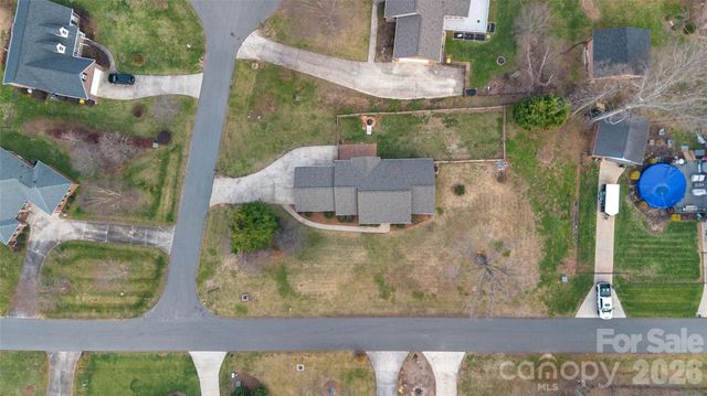 1808 Cameron Heights Circle, Denver, NC 28037