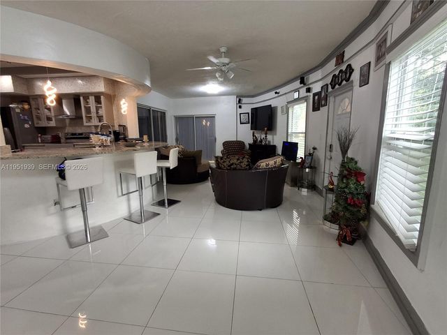 4511 Queen Palm Ln, Tamarac, FL 33319