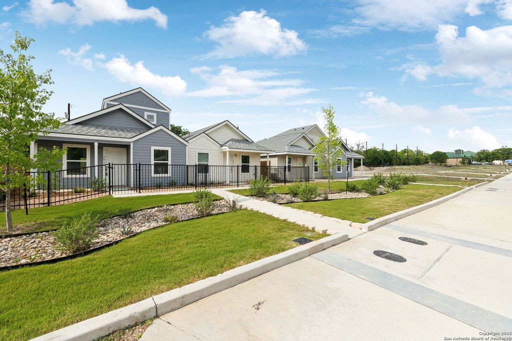 2910 Martin Luther King, San Antonio, TX 78220