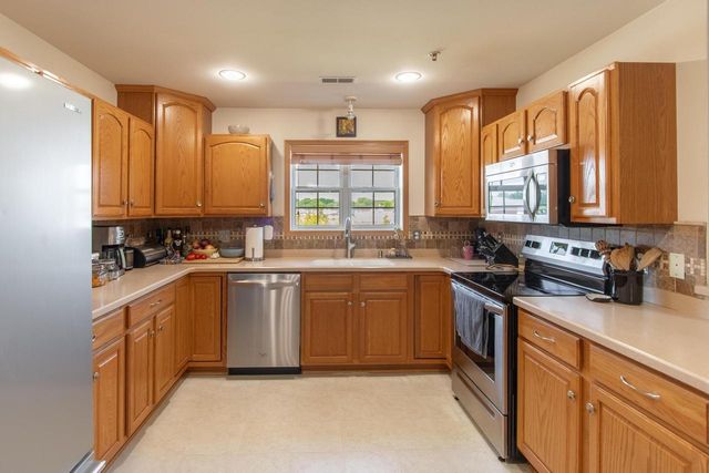 2425 11th PLACE #1002, Kenosha, WI 53140