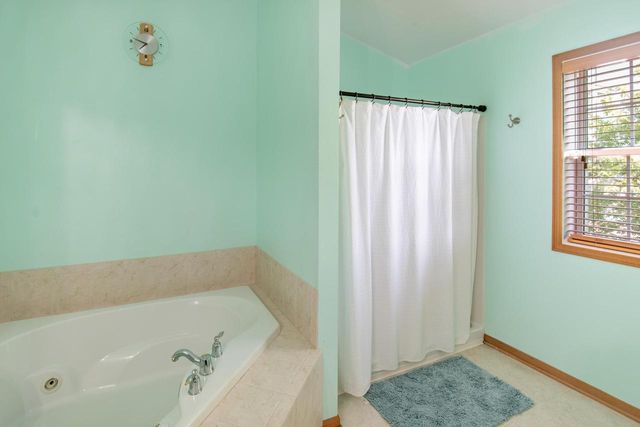 2425 11th PLACE #1002, Kenosha, WI 53140