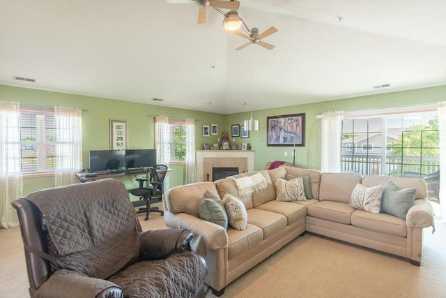 2425 11th PLACE #1002, Kenosha, WI 53140