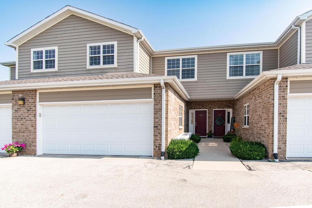 2425 11th PLACE #1002, Kenosha, WI 53140