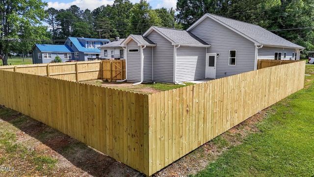 1250 Chase Street, Burlington, NC 27217