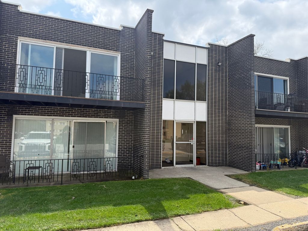 18330 Cherry Creek Drive 5, Homewood, IL 60430