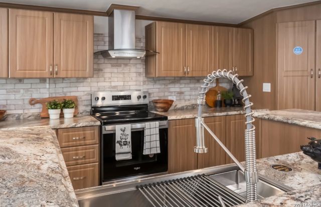 4908 WATERWOOD PASS DR, Elmendorf, TX 78112