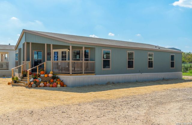 4908 WATERWOOD PASS DR, Elmendorf, TX 78112