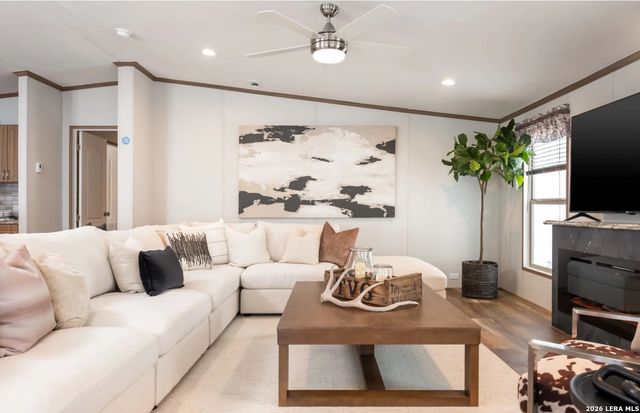 4908 WATERWOOD PASS DR, Elmendorf, TX 78112