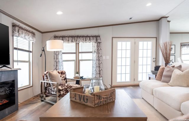 4908 WATERWOOD PASS DR, Elmendorf, TX 78112