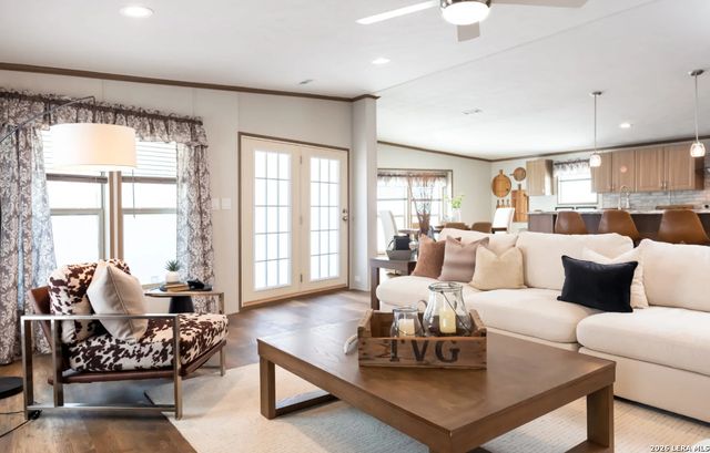 4908 WATERWOOD PASS DR, Elmendorf, TX 78112