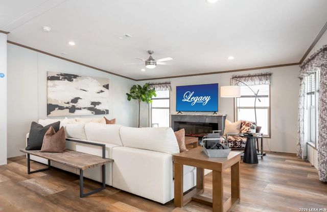 4908 WATERWOOD PASS DR, Elmendorf, TX 78112