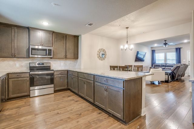 464 Pine Street, Burleson, TX 76028